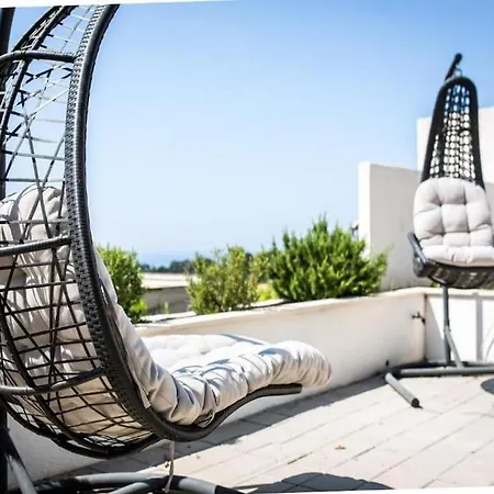 Bleu - Three Bedroom With Balcony And View *