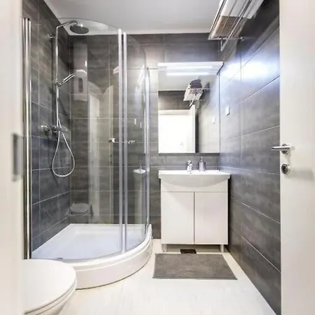 Bleu - Three Bedroom With Balcony And View شقة *