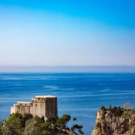 Bleu - Three Bedroom With Balcony And View