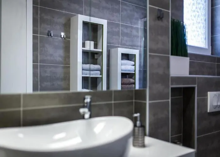 Bleu - Three Bedroom With Balcony And View Apartmán