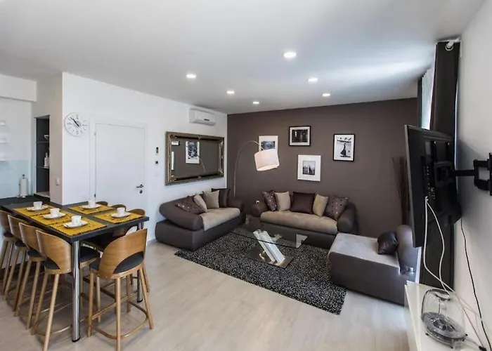 Bleu - Three Bedroom With Balcony And View Apartmán *