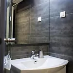 Bleu - Three Bedroom With Balcony And View