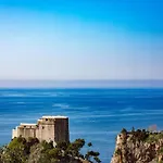 Bleu - Three Bedroom With Balcony And View