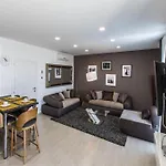 Bleu - Three Bedroom With Balcony And View דירה *