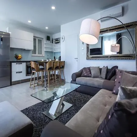 Bleu - Three Bedroom With Balcony And View דירה דוברובניק
