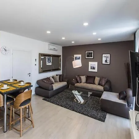 Bleu - Three Bedroom With Balcony And View Apartmán *