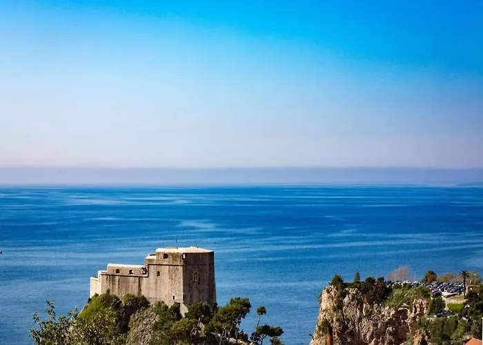 Bleu - Three Bedroom With Balcony And View